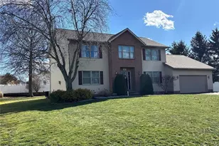 907 Park Village Dr, Louisville, OH 44641 - Photo 3