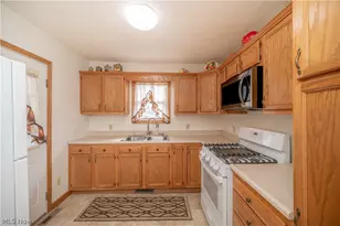 8198 Erie St, Masury, OH 44438 - Photo 33