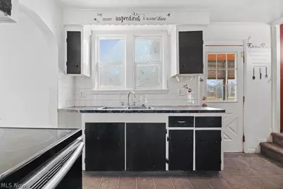 231 Rosenberry Street, Alliance, OH 44601 - Photo 5