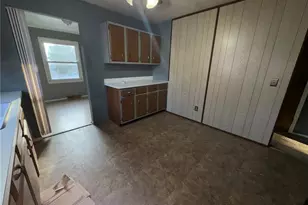 581 E 332nd St, Eastlake, OH 44095 - Photo 3