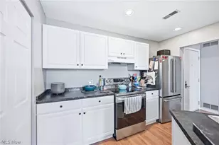 1183 Red Tail Hawk Dr, Boardman, OH 44512 - Photo 7