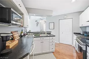 1183 Red Tail Hawk Dr, Boardman, OH 44512 - Photo 9