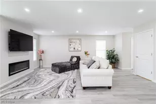 24431 Hartland Rd, Euclid, OH 44123 - Photo 13