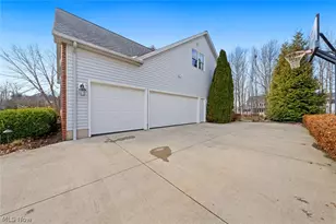 652 Treeside Ln, Avon Lake, OH 44012 - Photo 3