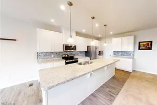 1240 Fountain View St NE, Canton, OH 44721 - Photo 7