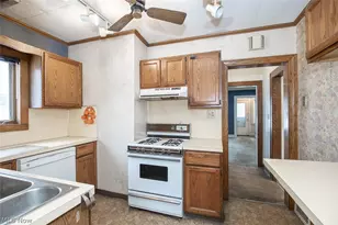 3131 Essex Rd, Cleveland Heights, OH 44118 - Photo 7