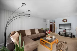 1682 Wakefield Dr, Akron, OH 44320 - Photo 5