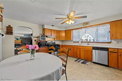 1410 Colonial Boulevard NE, Canton, OH 44714 - Photo 11