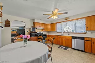 1410 Colonial Blvd NE, Canton, OH 44714 - Photo 11