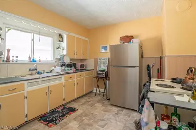 370 Wildwood Avenue, Akron, OH 44320 - Photo 9