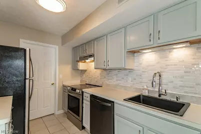8697 Kingfisher Lane, Macedonia, OH 44056 - Photo 9