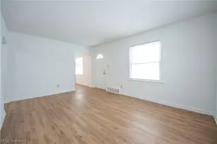 20600 Watson Rd, Maple Heights, OH 44137 - Photo 9