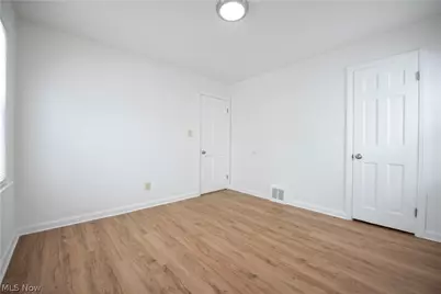 20600 Watson Road, Maple Heights, OH 44137 - Photo 17