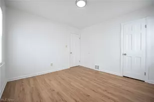 20600 Watson Rd, Maple Heights, OH 44137 - Photo 17