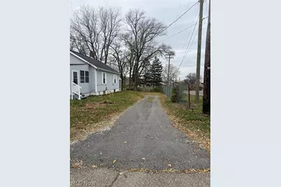 1729 Gambrinus Avenue SW, Canton, OH 44706 - Photo 3