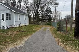 1729 Gambrinus Ave SW, Canton, OH 44706 - Photo 3