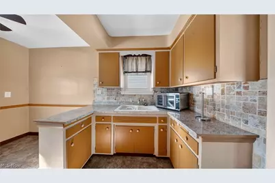 20648 Donny Brook Road, Maple Heights, OH 44137 - Photo 5