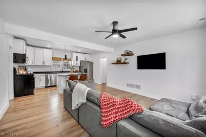 99 Meadowridge Road, Mogadore, OH 44260 - Photo 7