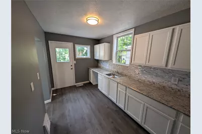 807 Woodland Avenue, Elyria, OH 44035 - Photo 9