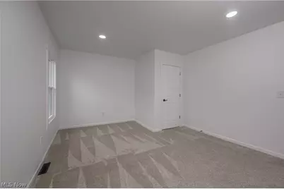 530 E High Street, Uhrichsville, OH 44683 - Photo 17