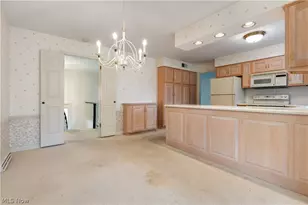 2240 Devonshire Dr NW, Canton, OH 44708 - Photo 9