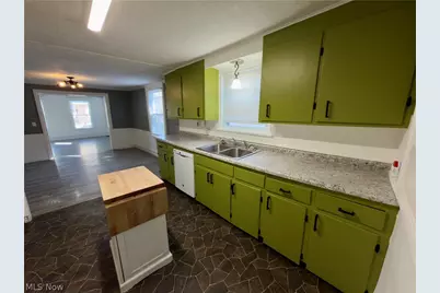 142 Beaver Court, Amherst, OH 44001 - Photo 9