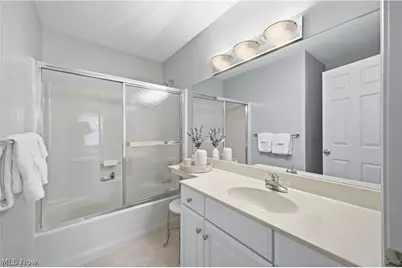 246 Village Court, Columbiana, OH 44408 - Photo 9