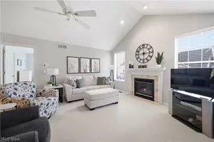 246 Village Ct, Columbiana, OH 44408 - Photo 3