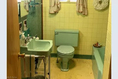 908 Banfield Avenue, Toronto, OH 43964 - Photo 33