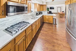 704 23rd St, Vienna, WV 26105 - Photo 5
