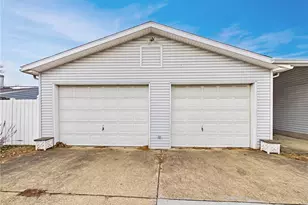704 23rd St, Vienna, WV 26105 - Photo 3