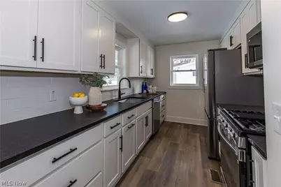 7939 Longview Road, Grandview Heights, OH 44147 - Photo 13