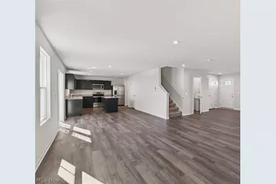 2457 Bishop Oval, Barberton, OH 44203 - Photo 5