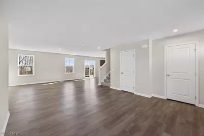 2457 Bishop Oval, Barberton, OH 44203 - Photo 3