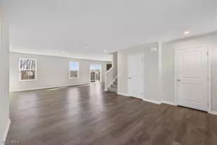 2457 Bishop Oval, Barberton, OH 44203 - Photo 3