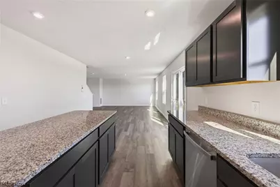 2457 Bishop Oval, Barberton, OH 44203 - Photo 9