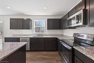 2457 Bishop Oval, Barberton, OH 44203 - Photo 7