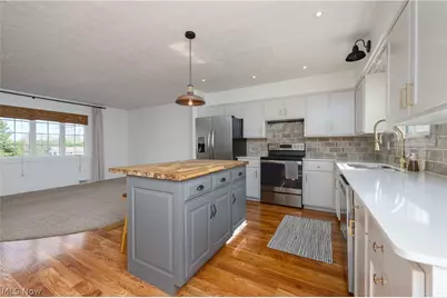 10299 Hunting Hills Avenue NE, Hartville, OH 44632 - Photo 9