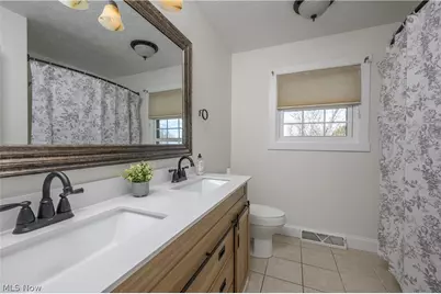 10299 Hunting Hills Avenue NE, Hartville, OH 44632 - Photo 13