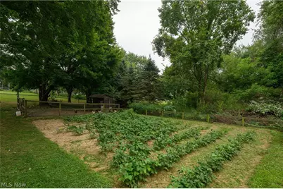 10299 Hunting Hills Avenue NE, Hartville, OH 44632 - Photo 7