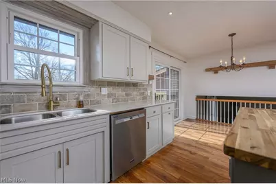 10299 Hunting Hills Avenue NE, Hartville, OH 44632 - Photo 11