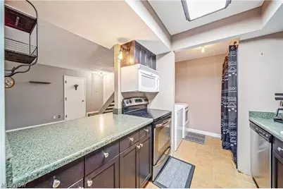 7987 Carriage Circle, Mentor, OH 44060 - Photo 9