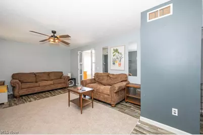 131 Roslyn Avenue NW, Canton, OH 44708 - Photo 3