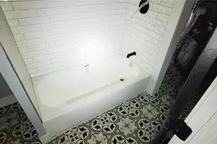 2109 W 42nd St, Loveland, OH 44113 - Photo 9