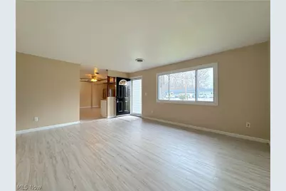 18066 Hillcrest Drive, Lake Milton, OH 44429 - Photo 9