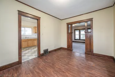 914 Delia Avenue, Akron, OH 44320 - Photo 9