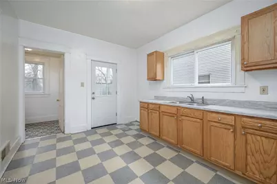914 Delia Avenue, Akron, OH 44320 - Photo 11