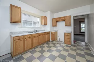914 Delia Ave, Akron, OH 44320 - Photo 11