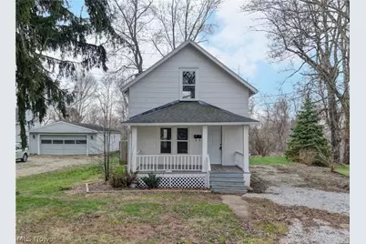 994 Perry Avenue, Barberton, OH 44203 - Photo 1