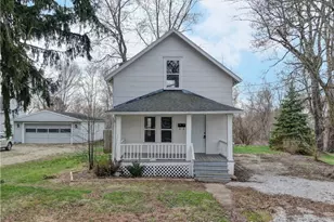 994 Perry Ave, Barberton, OH 44203 - Photo 1